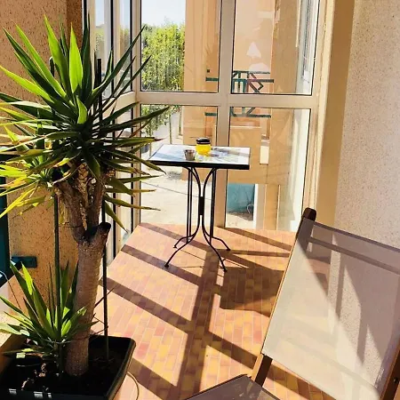 Apartment T2 A Avec Balcon, Parking Securise, Proche Gare Sncf Et Commerces - Fr-1-433-32 Arcachon